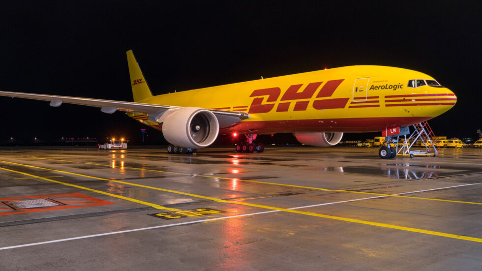 Die Frachtflugzeuge von DHL Express sollen weitgehend klimaneutral fliegen.