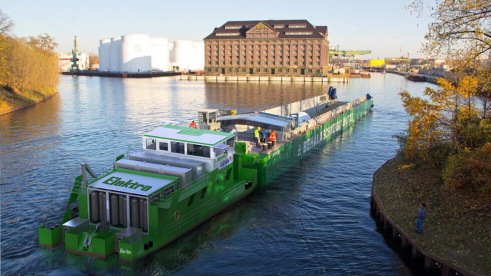 Klimafreundliches Schubschiff „Elektra“ in Berlin getauft