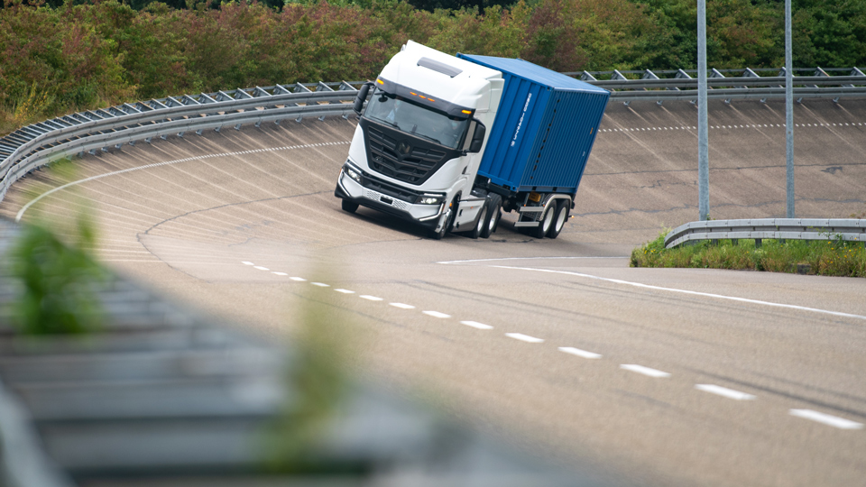 Elektro-Lkw auf Teststrecke