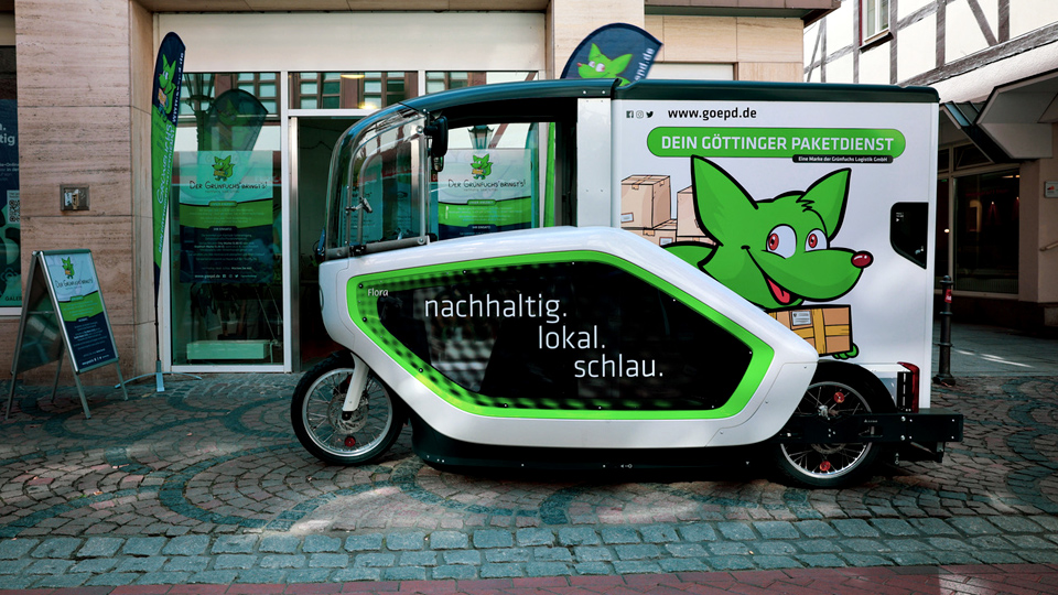 Um die Letzte Meile möglichst emissionsfrei zu gestalten, hat das Unternehmen ein Micro-Hub und Paketshop in der Göttinger Innenstadt und beliefert weitestgehend mit E-Bikes.